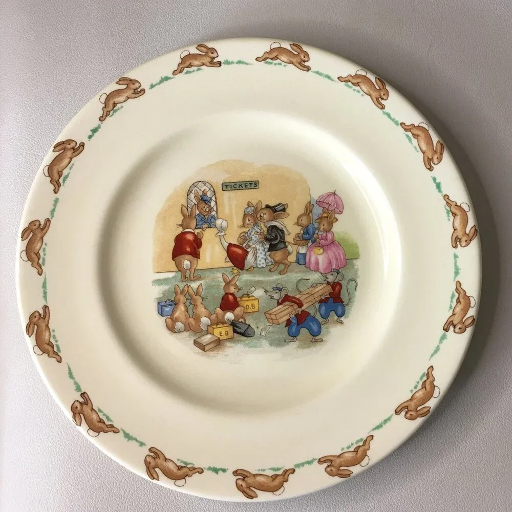 BUNNYKINS Royal Doulton Playful Ticket Booth Scenes England Peter Rabbit Plate